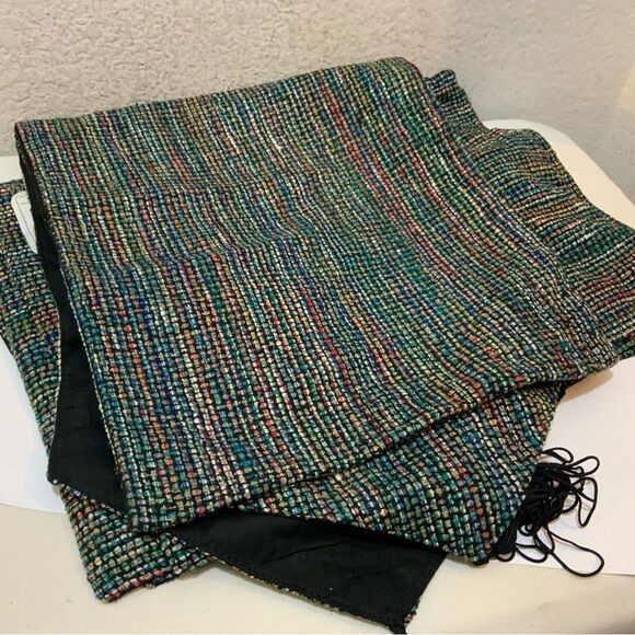 Park B. Smith 72" Table Runner and 4 placements 100% silk - Picture 7 of 14